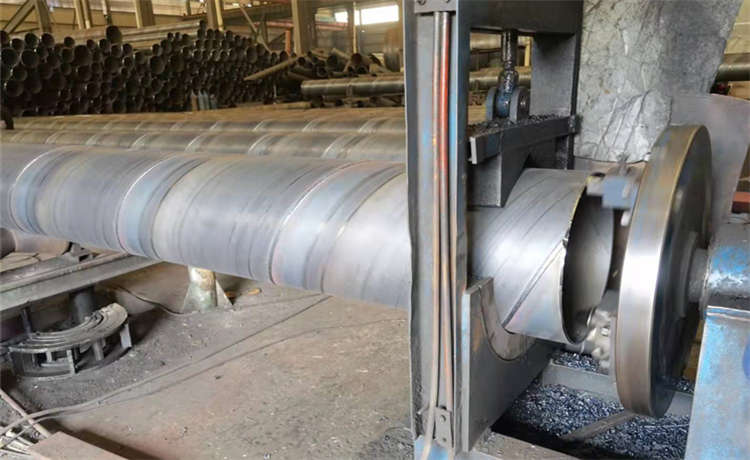 鋼材場900mm螺旋焊管，426-6-8-10-12mm螺旋鋼管，鋼材場打樁鋼護(hù)筒，給水螺旋焊管廠家