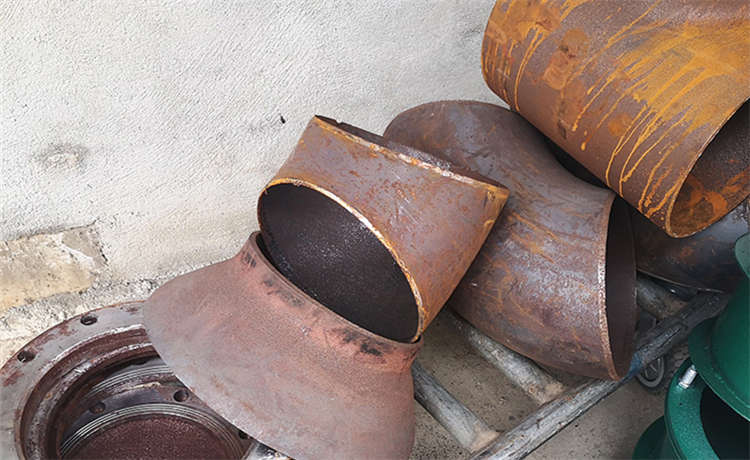 20厚鋼立柱加工廠家，排水螺旋鋼管，1824mm螺旋管，鋼材場(chǎng)400mm螺旋管