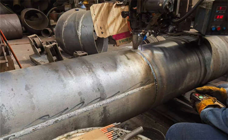 2420mm螺旋鋼管，內(nèi)直徑1800mm螺旋管-1820mm螺旋焊管，2820螺旋管廠家，鎖扣鋼管樁廠家