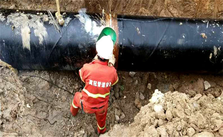 大型知名螺旋鋼管生產(chǎn)廠家，鋼材場(chǎng)走水螺旋管，1600螺旋管，1424mm螺旋管